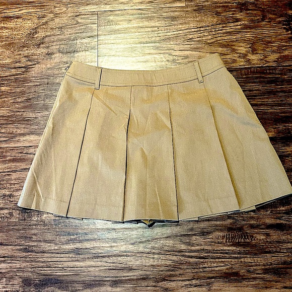 Uniqlo Khaki Brown Pleated Skirt with shorts liner - Picture 1 of 4
